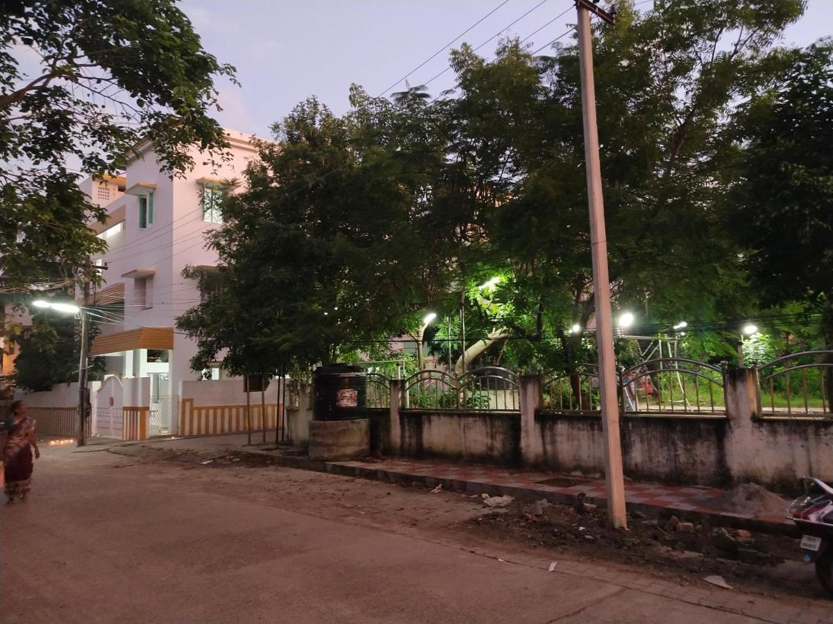 Mayurapriya Inn Chennai Bagian luar foto