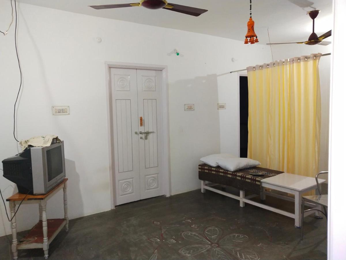 Mayurapriya Inn Chennai Bagian luar foto